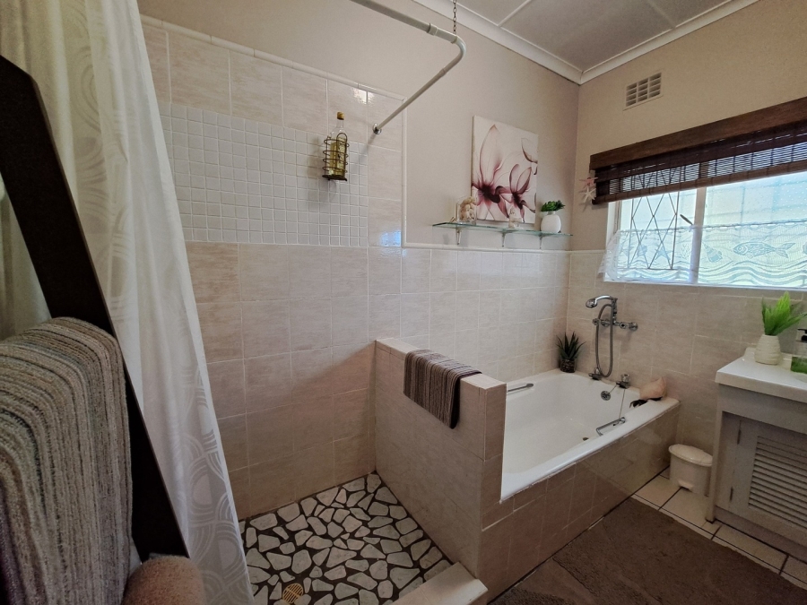 3 Bedroom Property for Sale in Summerpride Eastern Cape